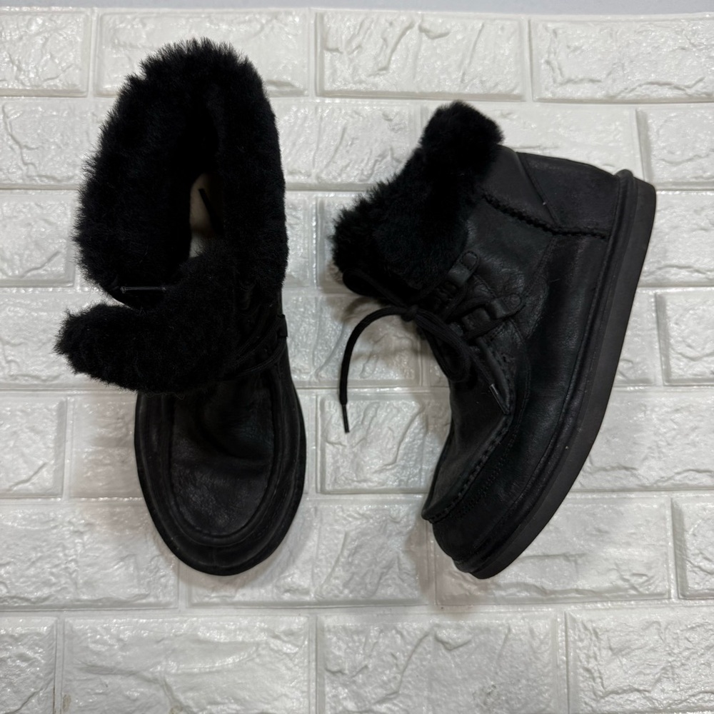 Ugg Cypress Water resistant black shearling ankle boots size 9